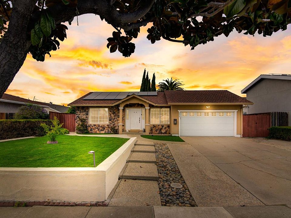 1st image of 2429 Greengate Dr
