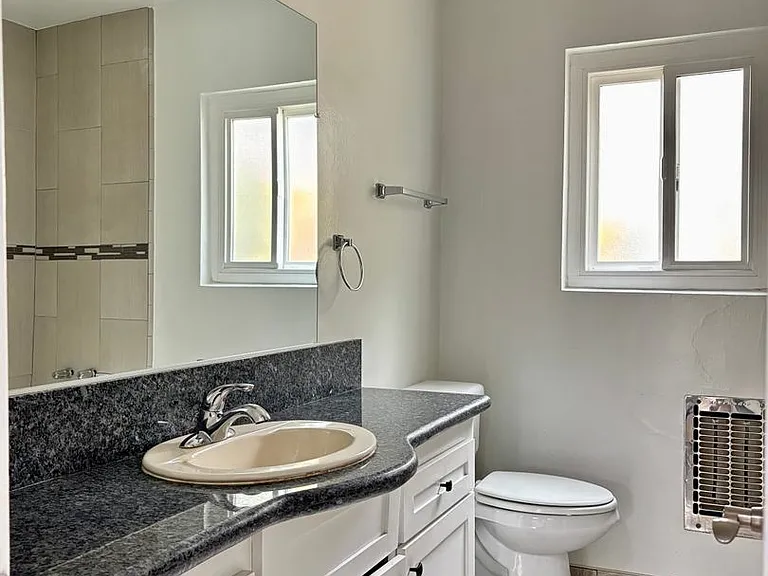 928 S Sherbourne Dr — Photo 10