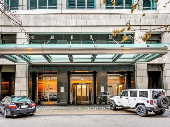 130 N Garland Ct APT 1701, Chicago, IL 60602