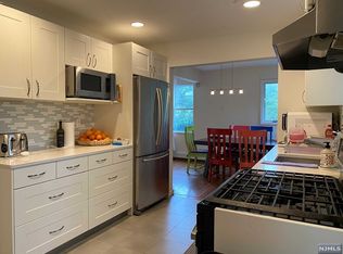 60 Woodmere Ln, Tenafly, NJ 07670