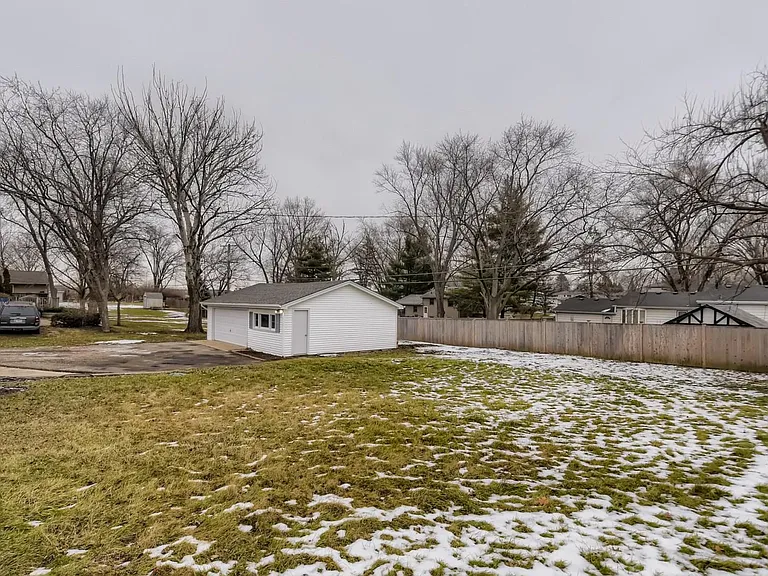 120 Roberts Rd — Photo 26