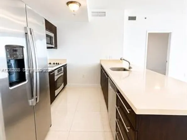 90 SW 3rd St, Miami, FL