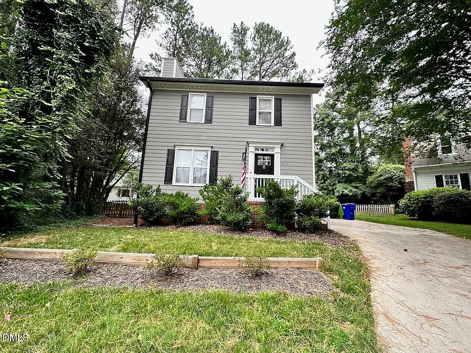 3117 E Folkestone Pl