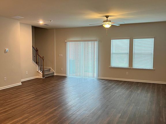3rd image of 980 Sunny Lake Dr