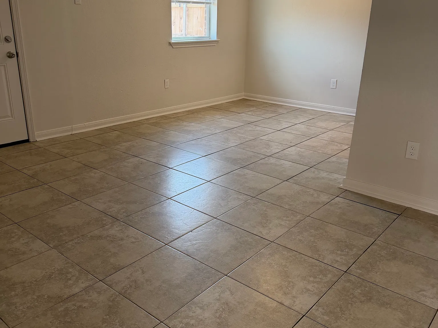 3 bed, 1500 sqft, $1,350 — Photo 3