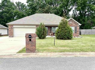 135 Meadow Dr, Beebe, AR 72012