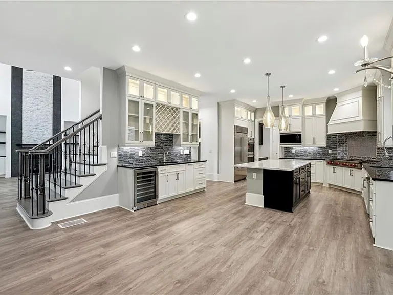 3750 Robinson Rd NE — Photo 24
