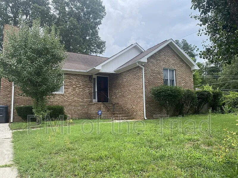 1605 Pear Tree Ln