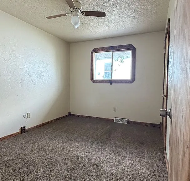 1112 Bronson Ave — Photo 10