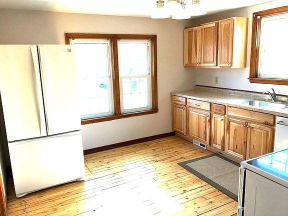 Kitchen (alt view)