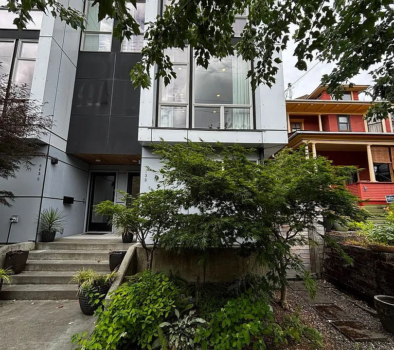 513 20th Ave E #D