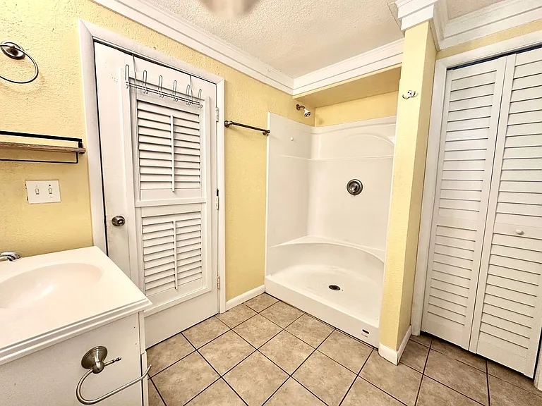1727 Douglas Ave — Photo 11