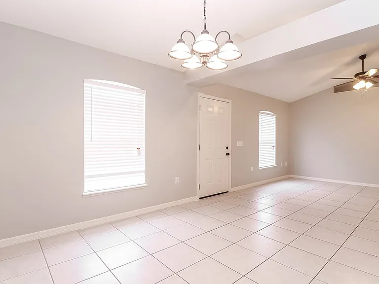 1932 Peridot Cir — Photo 3