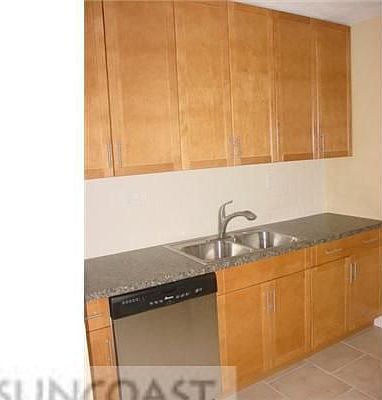 3rd image of 611 S Glenwood Ave