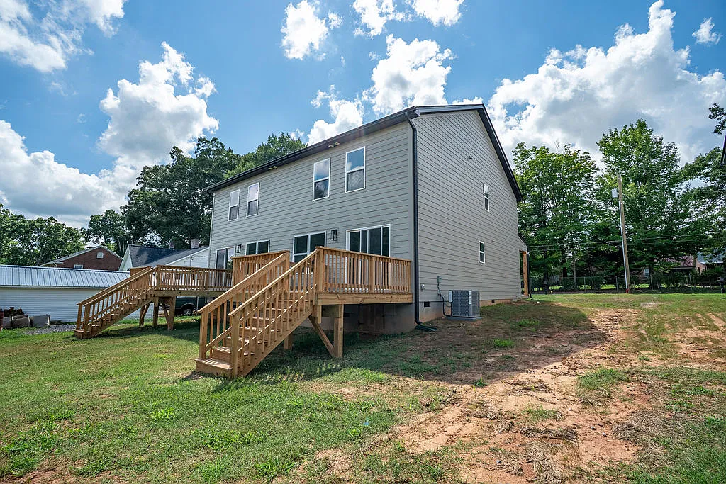 3 bed, 2.5 bath, 1400 sqft, $1,795 — Photo 4
