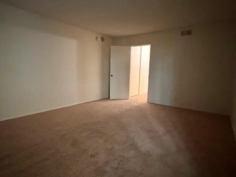 4901 Whitsett Ave #206 — Photo 13