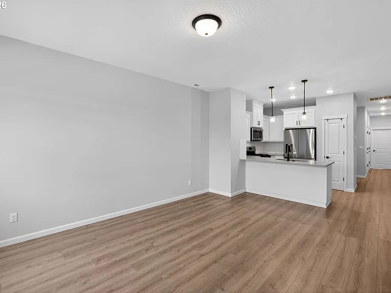 8176 SE Blanton St — Photo 3