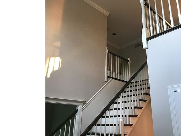 4th image of 2045 Farmview Dr