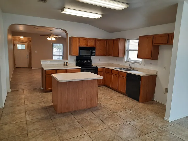 1335 Cougar Country — Photo 5