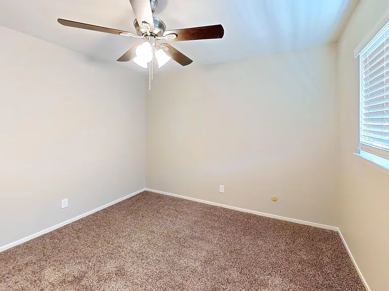 2209 E Palo Alto Ave — Photo 6