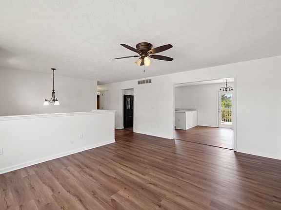 4th image of 720 Pinoak Dr