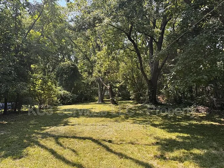11108 Bennington Ave #A — Photo 12