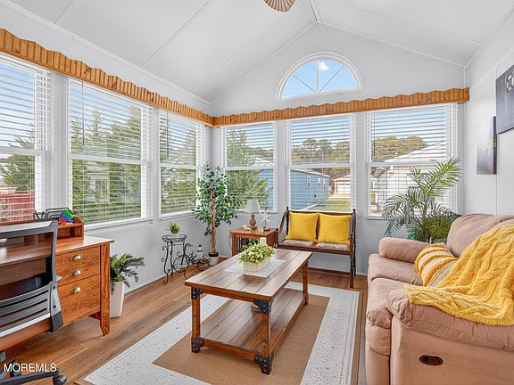 3rd image of 30 Winterton Drive