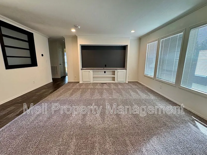 3 bed, 2.0 bath, 1512 sqft, $2,100 — Photo 2