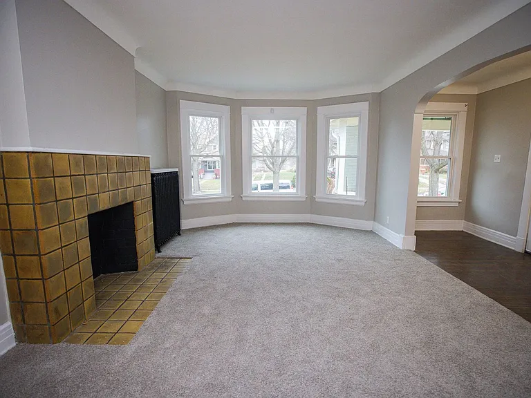 343 Boston Pl — Photo 3