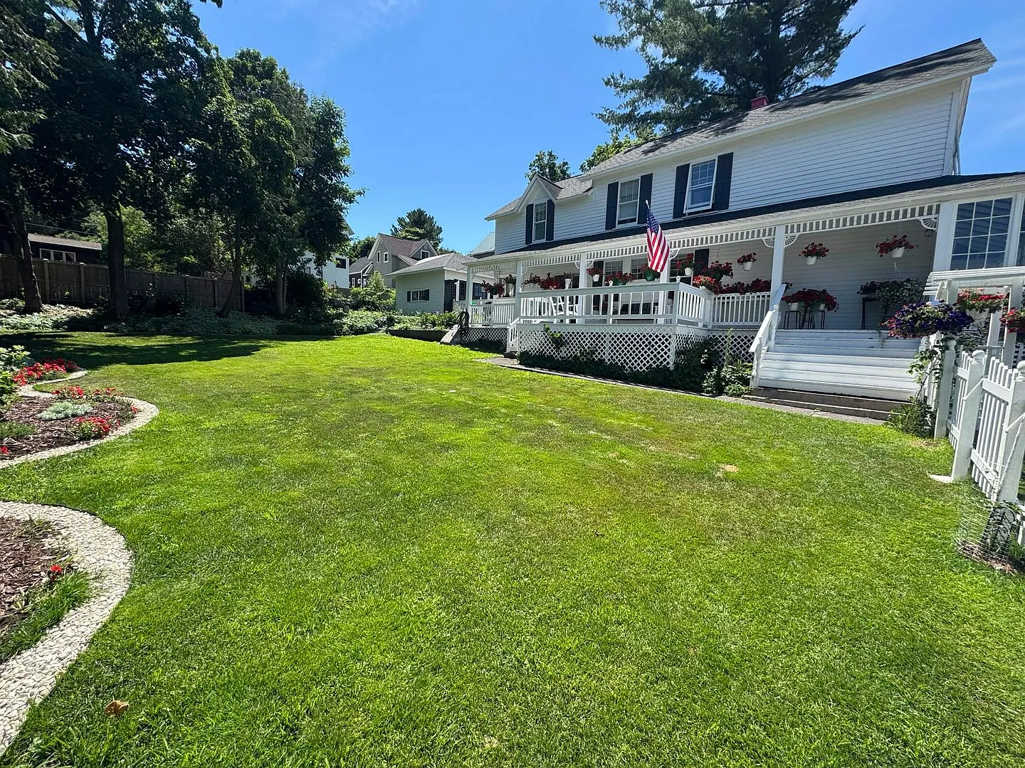 3 Bedroom, 1.5 Bath, Furnished Home in Houghton — Photo 2