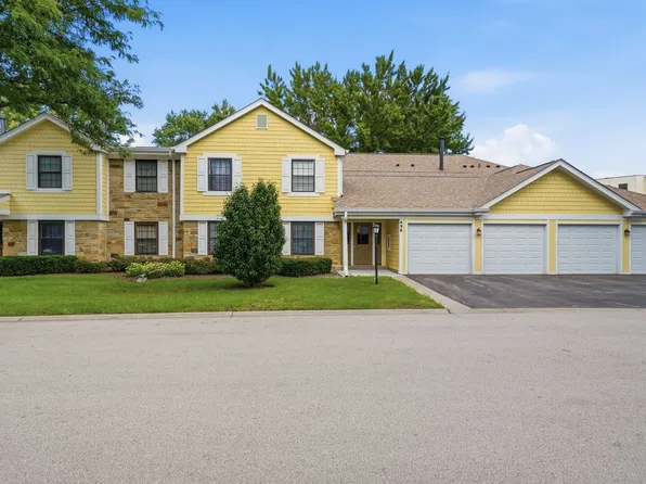 496 Thornhill Ln APT C1, Wheeling, IL 60090