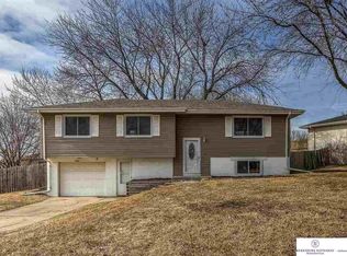 4002 N 211th St, Elkhorn, NE 68022
