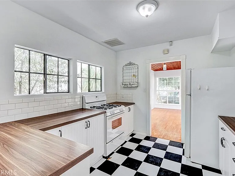 1309 Oak Ave — Photo 11
