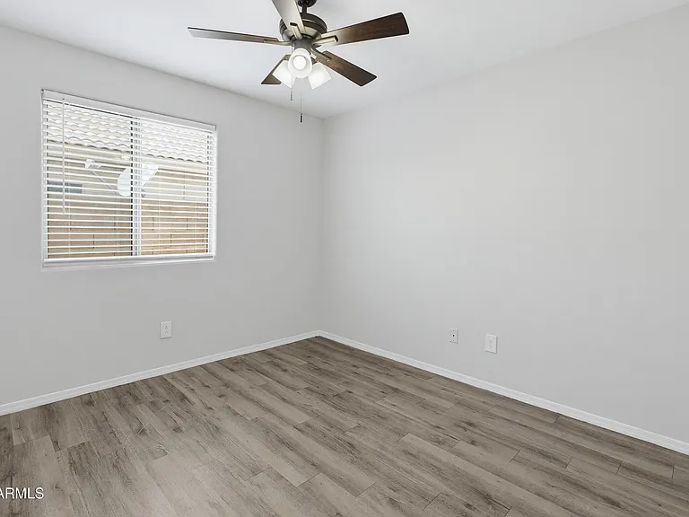 543 W Grovers Ave — Photo 19