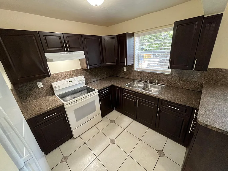 1370 NE 119th St #137008 — Photo 12