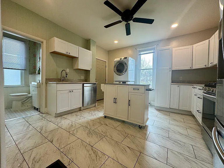 121 Chicago Ave — Photo 3