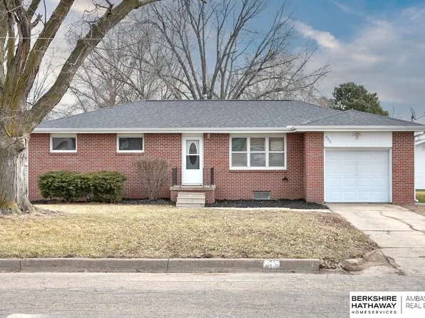 660 N 9th St, Arlington, NE 68002