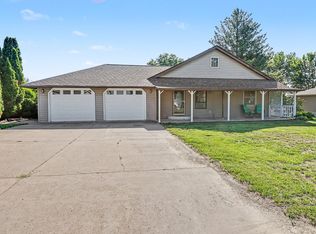 104 Delft Dr, Pella, IA 50219