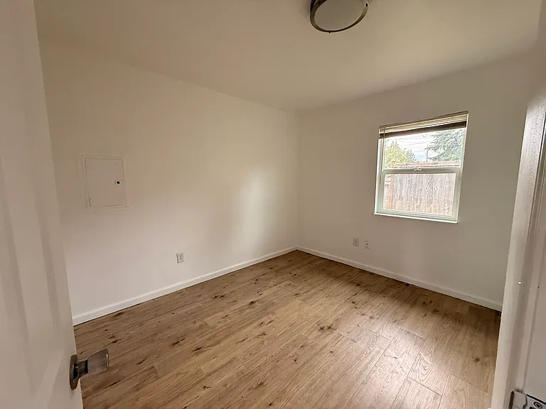 9711 Croft St S — Photo 10