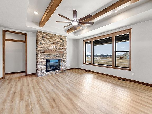 2nd image of 675 Sunset Rdg
