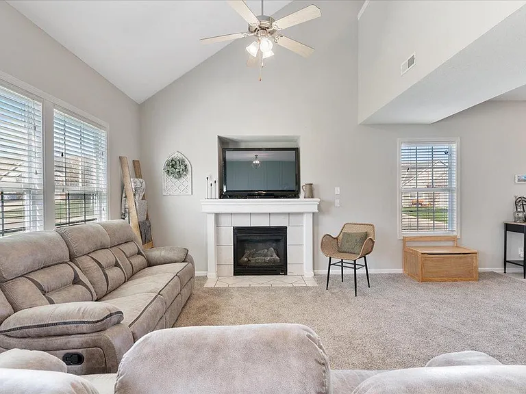 461 Dogwood Ct — Photo 6