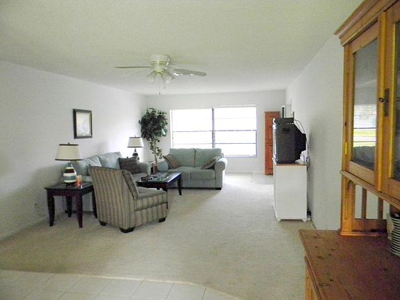 5th image of 9865 Clusia Tree Dr APT B