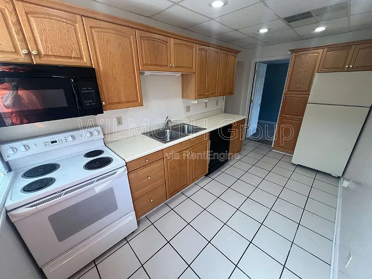108 W Walnut St — Photo 4
