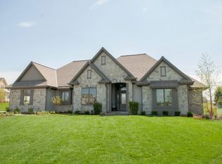 W197N5622 Powell Ct, Menomonee Falls, WI 53051