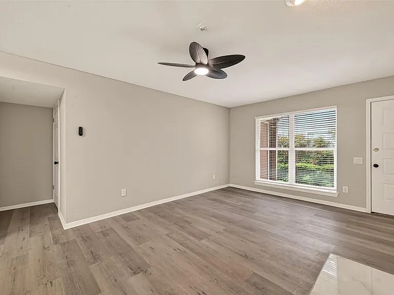 1860 White Oak Dr #311 — Photo 7