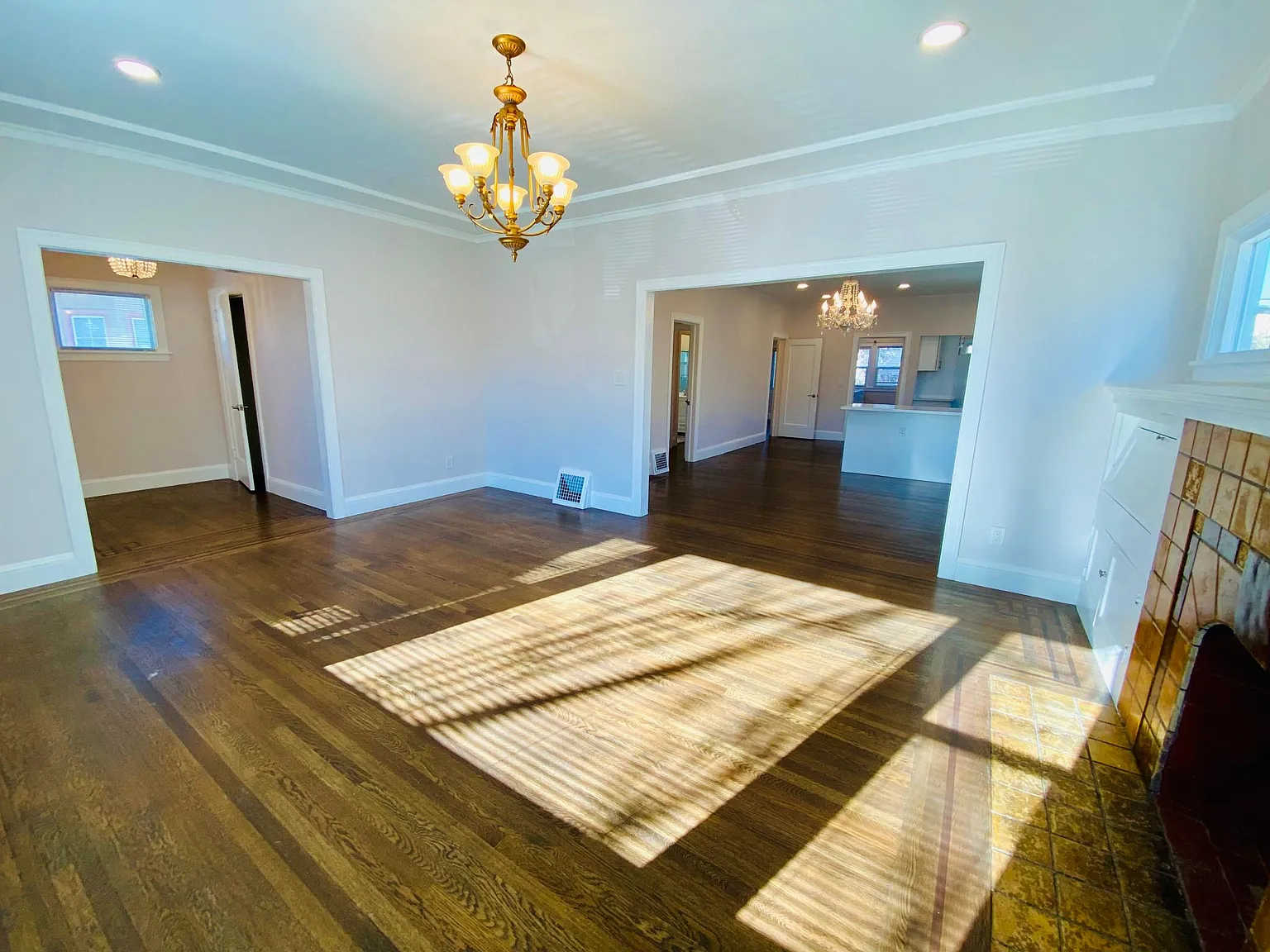 3 bed, 2.5 bath, 2000 sqft, $4,200 — Photo 4