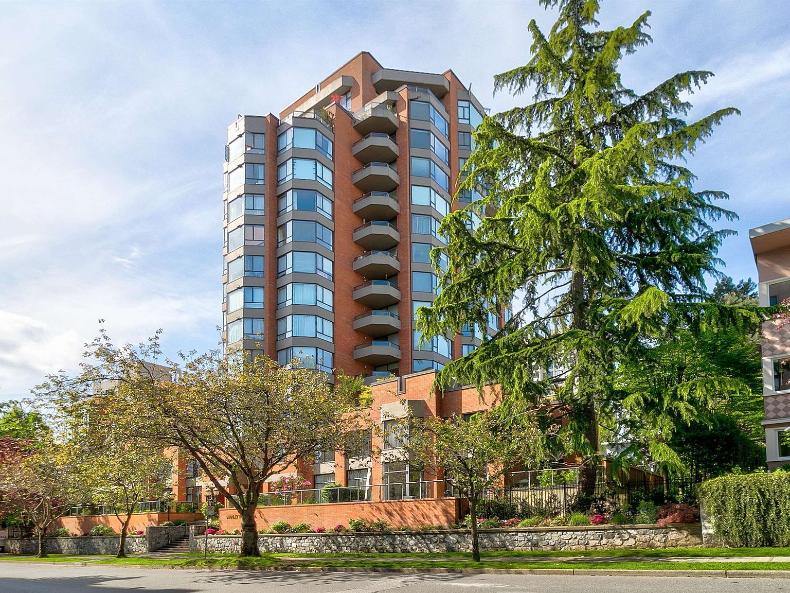 For sale: 1296 ROBSON STREET, Vancouver, British Columbia V6E1C1 - C8058055