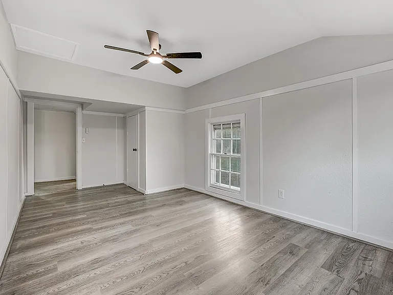 828 Burma Rd — Photo 9