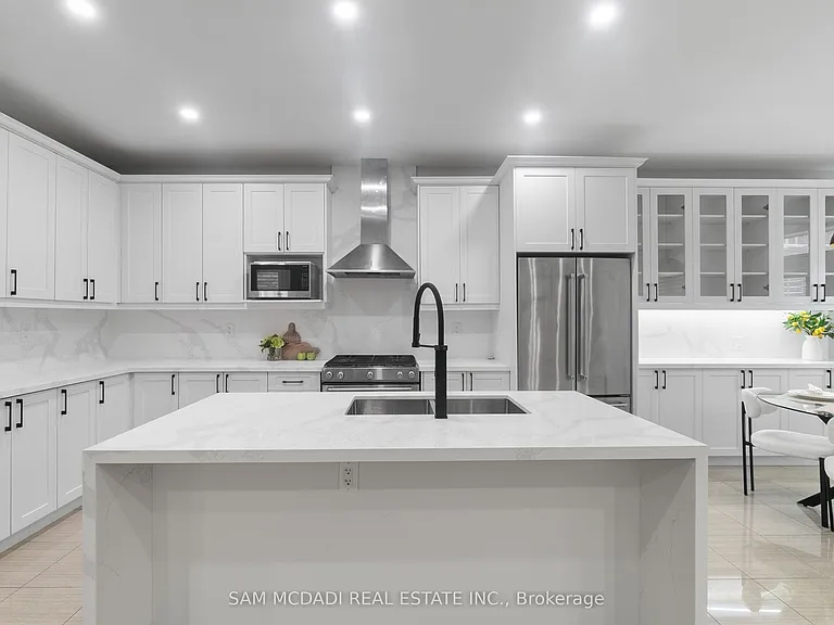 573 Settlers Rd W — Photo 3