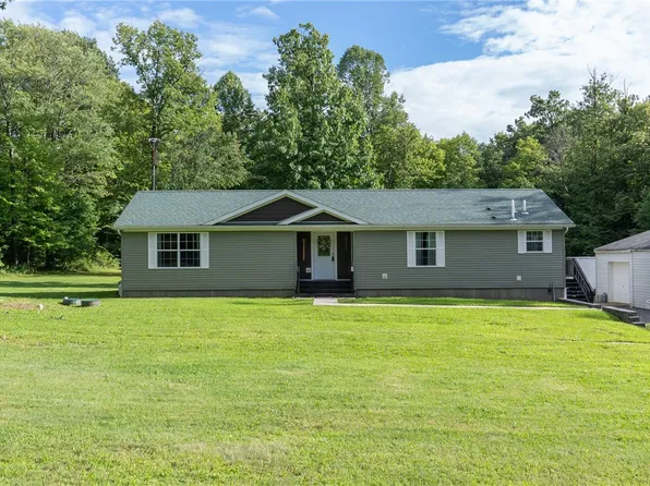 1352 Enterprise Rd, Grove City, PA 16127